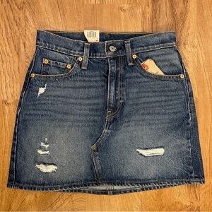 Levi's Women's Dark Blue Denim Distressed Mini Skirt size 26 or 2